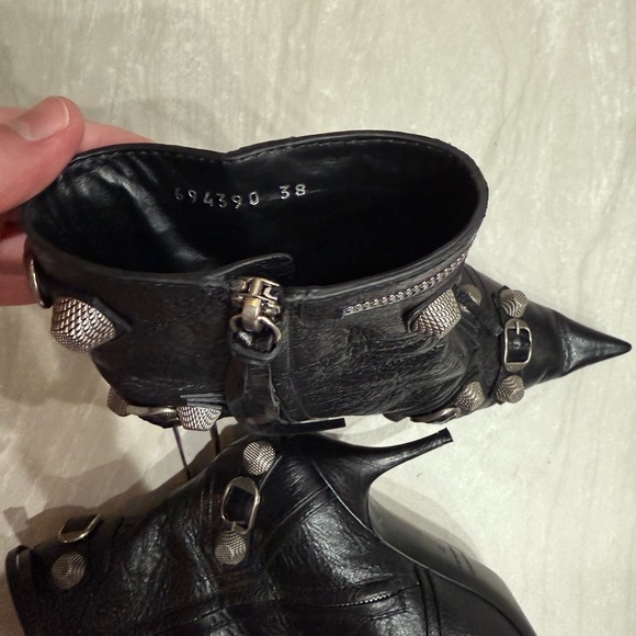 WOMEN'S CAGOLE 90MM BOOTIE IN BLACK - Picture 9 of 9